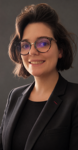 Portrait de Camille, développeuse web indépendante et fondatrice de Myrtille
